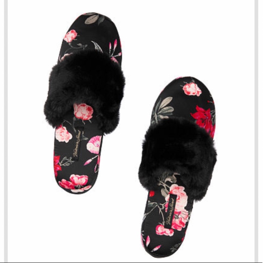 NWT Victoria’s Secret Signature Satin Slipper